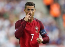 【爱游戏下载爱游戏】鲁能新援王昊斌冬训闪耀，20岁巴西前腰获赞未来之星