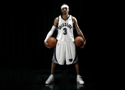 【爱游戏官方网站】杰明渐入佳境！近三战场均15.7分3.3板2.3助1.3断率队高歌猛进