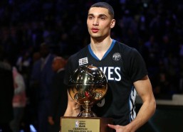 爱游戏官方网站：泰伦·卢赛前确认，詹姆斯·哈登将出战今日与纽约尼克斯的焦点对决