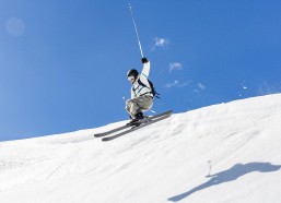 爱游戏下载爱游戏-追梦为詹姆斯鸣不平，感恩之举被曲解为跪吻戒指，离间湖人间信任何其荒唐