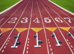 爱游戏官方网站：默森评曼城客场1-3惨败博德闪耀，欧冠史上最大冷门之一，战术体系的彻底崩溃？