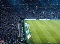 AYX SPORTS_凌晨四点英超焦点战，曼城四亿攻击线硬撼纽卡斯尔，后防三人缺阵埋隐患