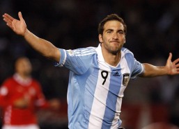 爱游戏中国|塞尔塔对阵巴列卡诺，状态持平战意拉满，一场没有冷门的硬碰硬较量即将上演