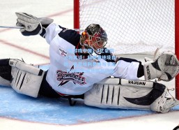 【爱游戏中国】4亿豪购沦为笑谈！利物浦绝境自救，竟靠埃利奥特与卡斯·齐米两大退货神兵逆袭