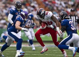 aiyouxi_防线告急！利夫拉托伤缺八周无缘对阵曼城，纽卡四后卫残阵迎来终极考验