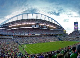 爱游戏-阿门全场高效贡献16分全能数据，攻防一体引领球队胜利