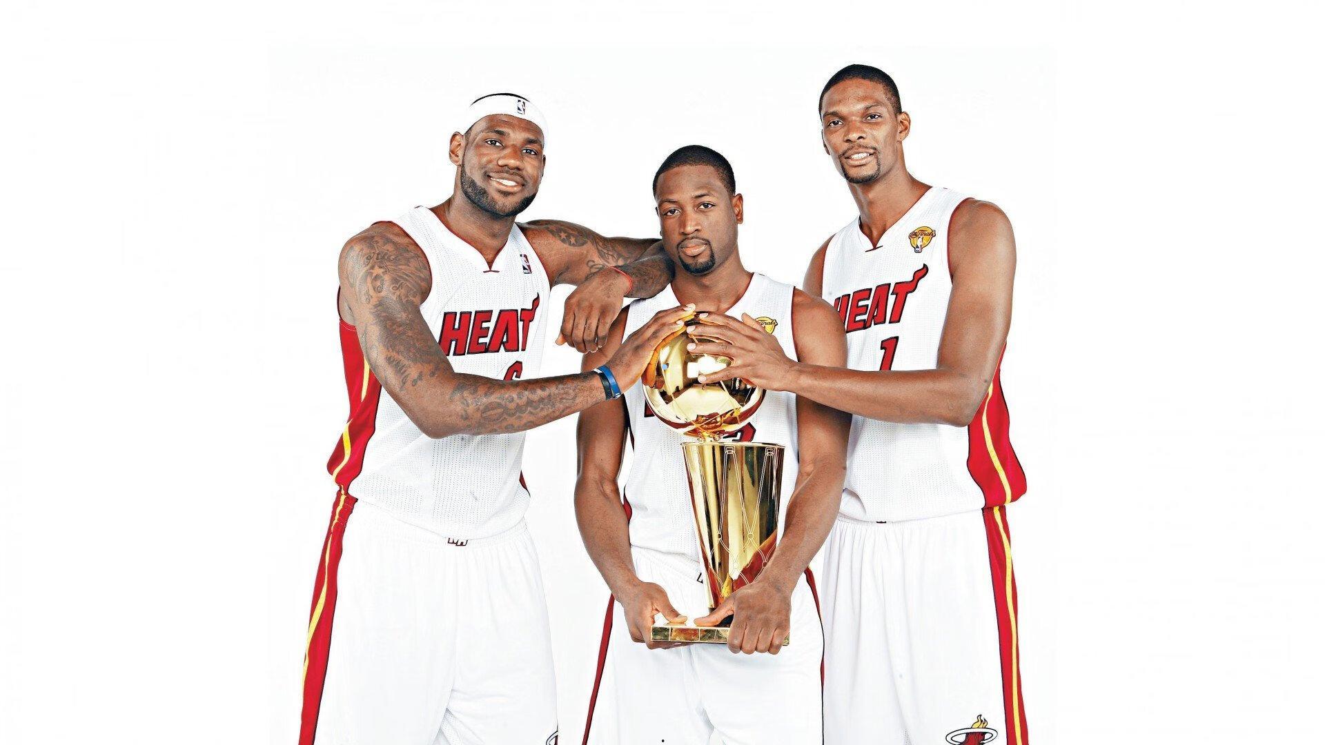 布朗独家专访，腿筋伤势制约爆发力，全员拼搏铸就胜利基石